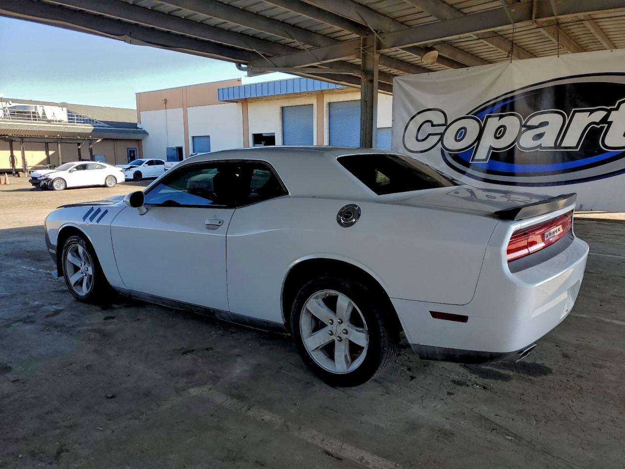 2012 DODGE CHALLENGER SXT photo 2