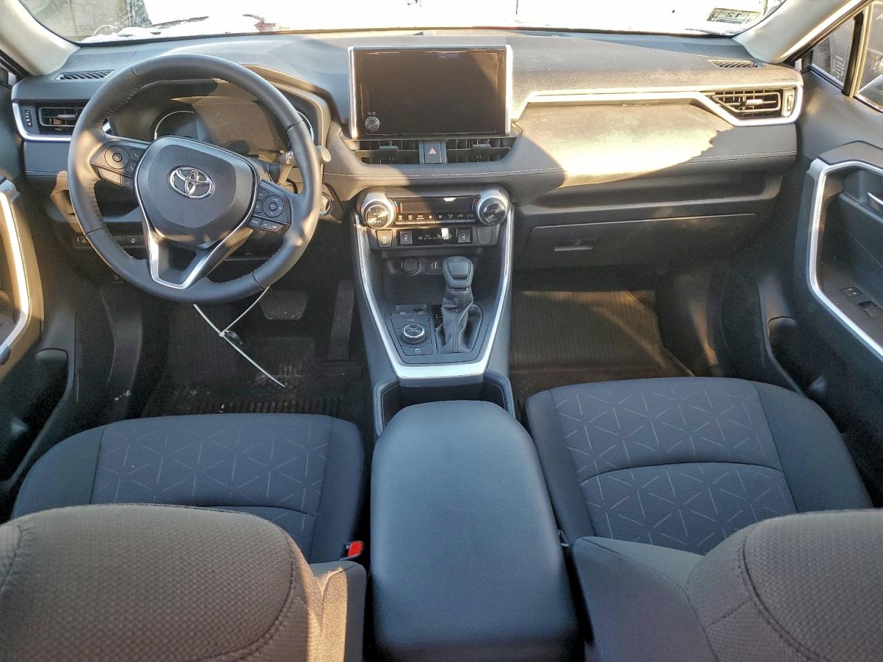 2025 TOYOTA RAV4 XLE photo 8