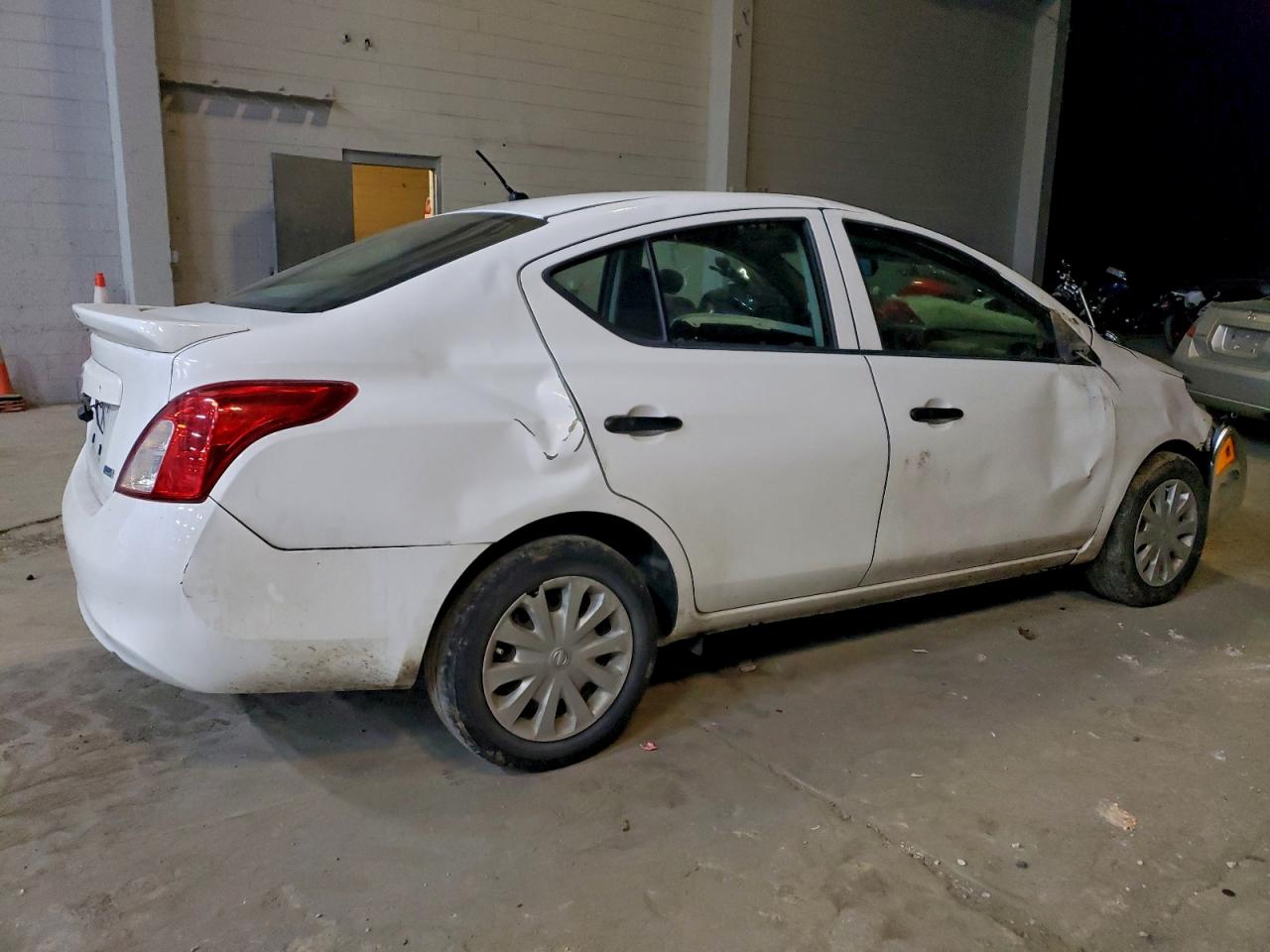 2014 NISSAN VERSA S photo 3