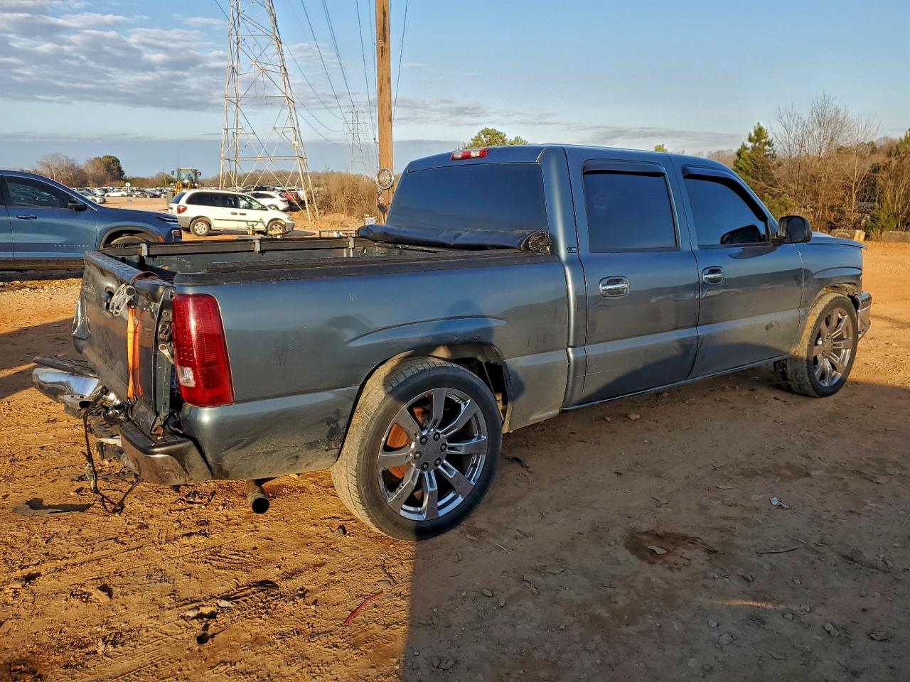 2007 CHEVROLET SILVERADO C1500 CLASSIC CREW CAB photo 3