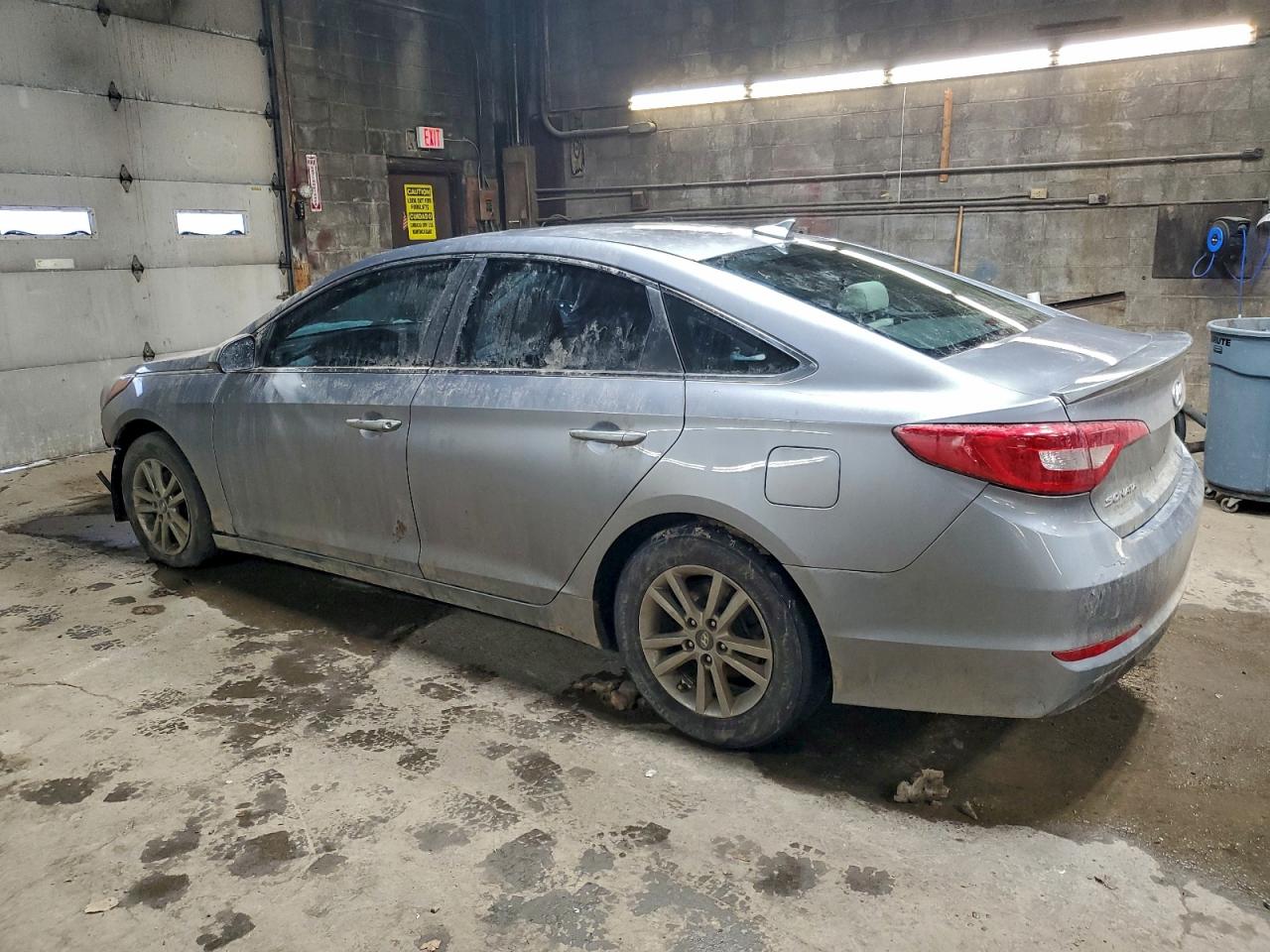 2015 HYUNDAI SONATA SE photo 2