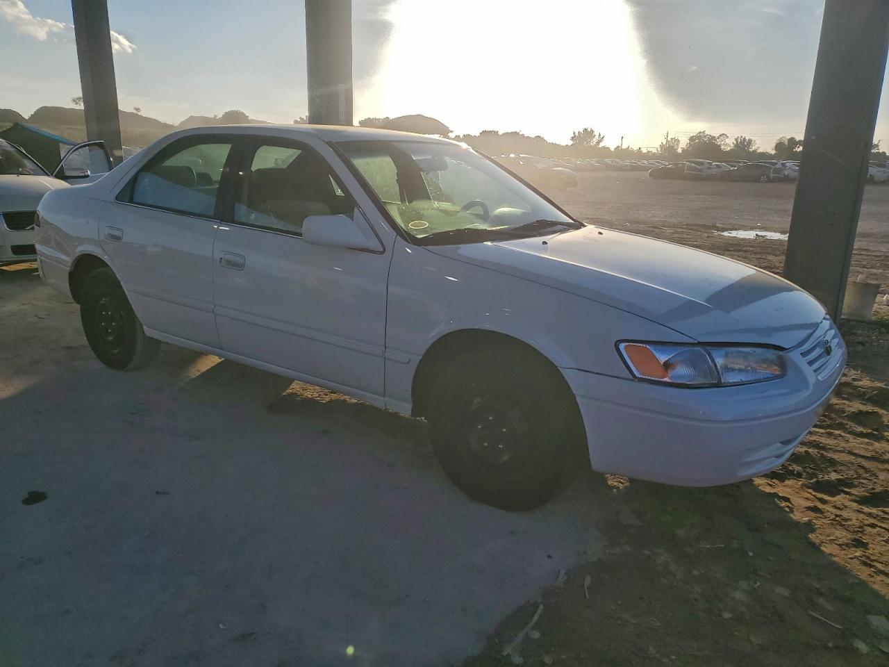 1999 TOYOTA CAMRY CE photo 4