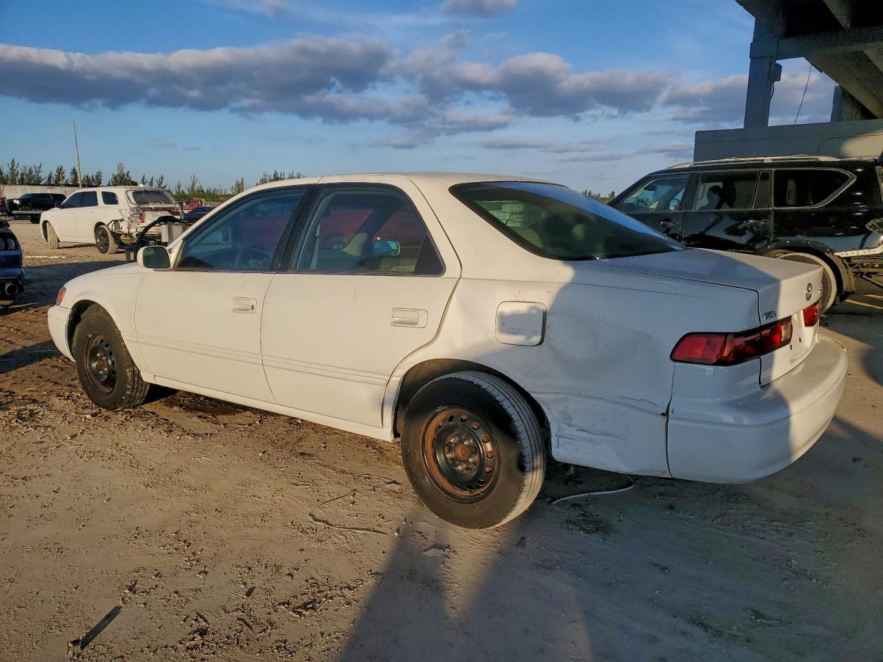 1999 TOYOTA CAMRY CE photo 2