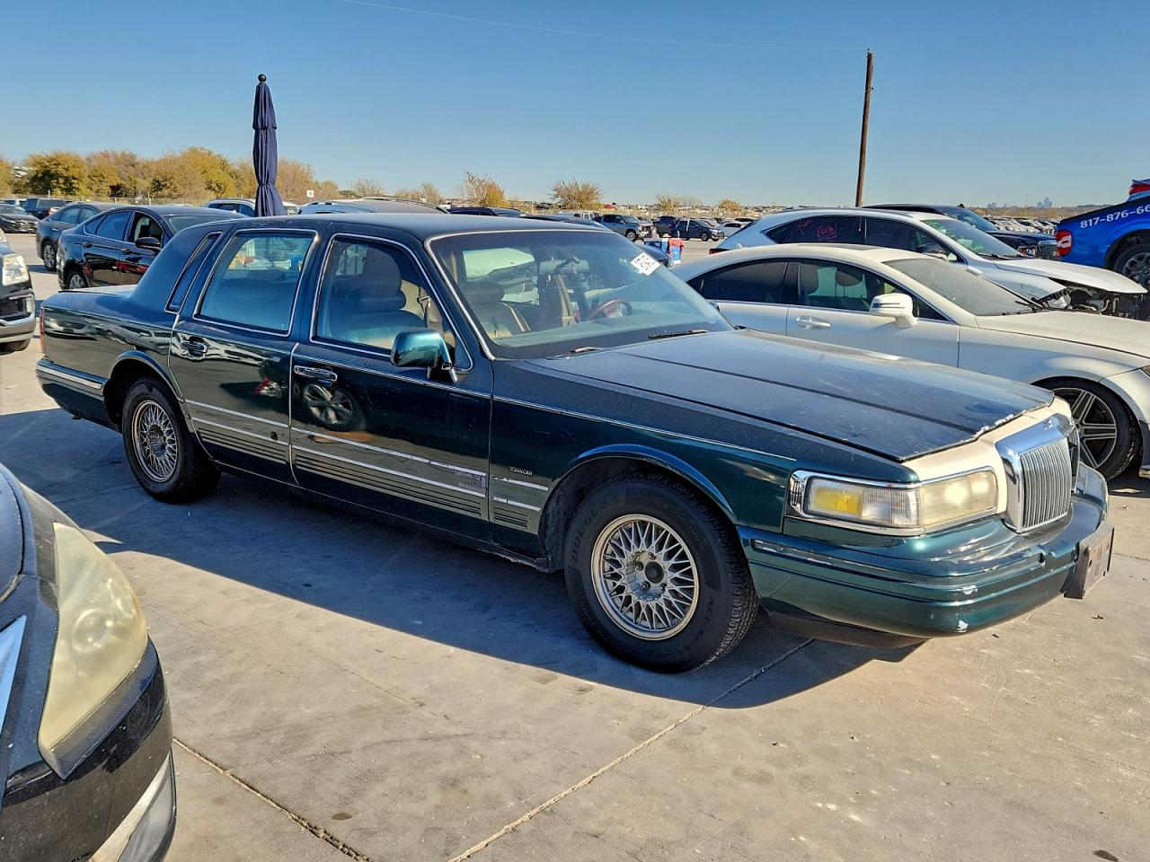 1996 LINCOLN TOWN CAR SIGNATURE photo 4