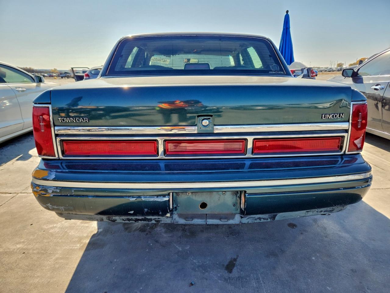 1996 LINCOLN TOWN CAR SIGNATURE photo 6
