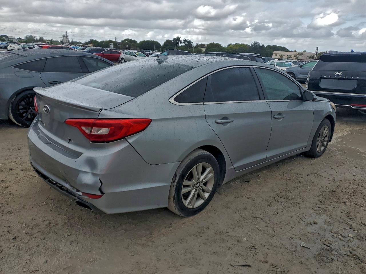 2015 HYUNDAI SONATA SE photo 3
