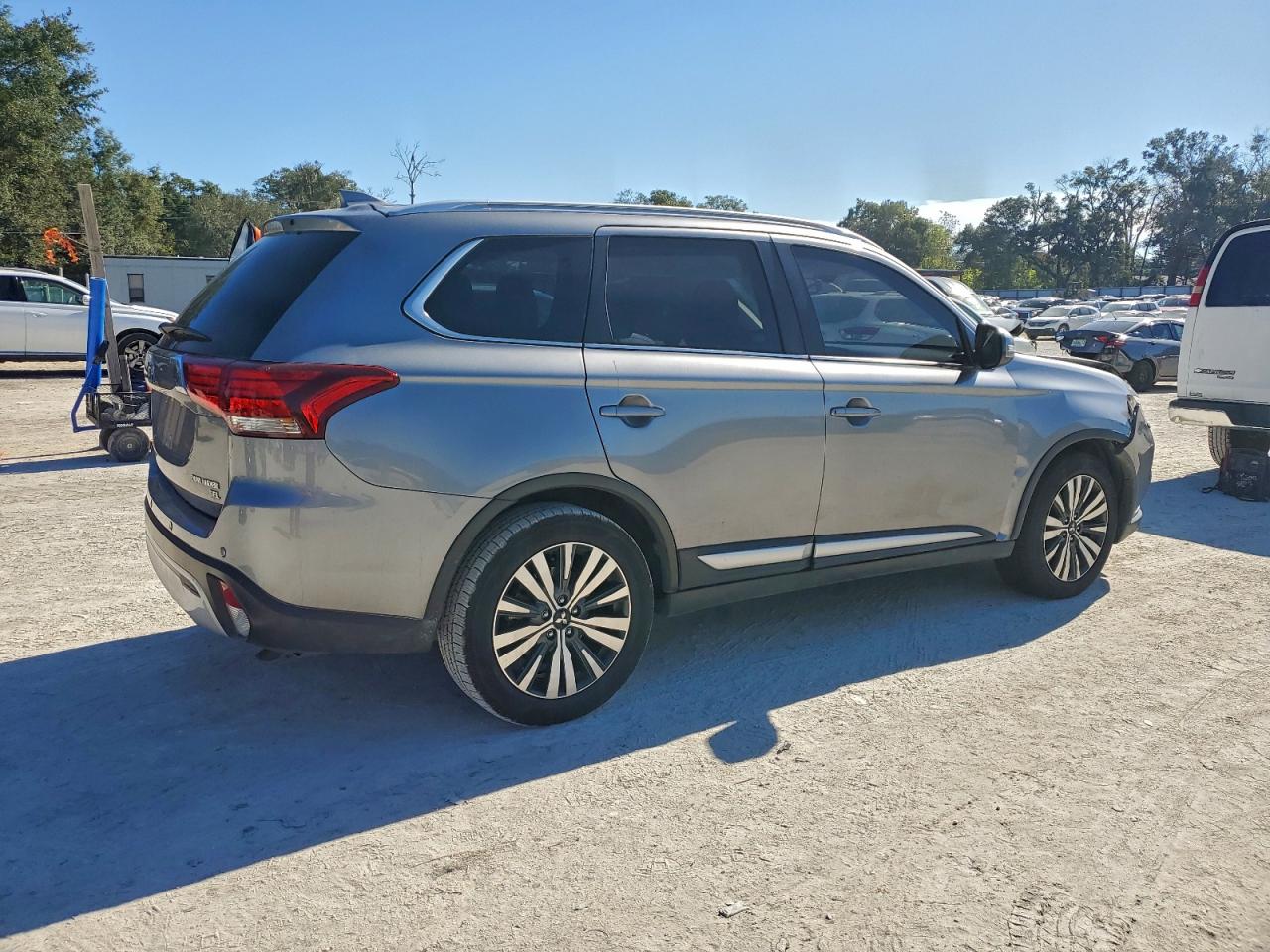 2019 MITSUBISHI OUTLANDER SE photo 3