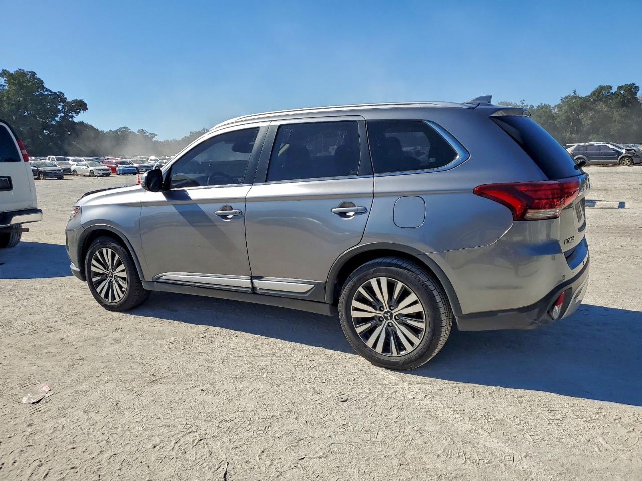 2019 MITSUBISHI OUTLANDER SE photo 2