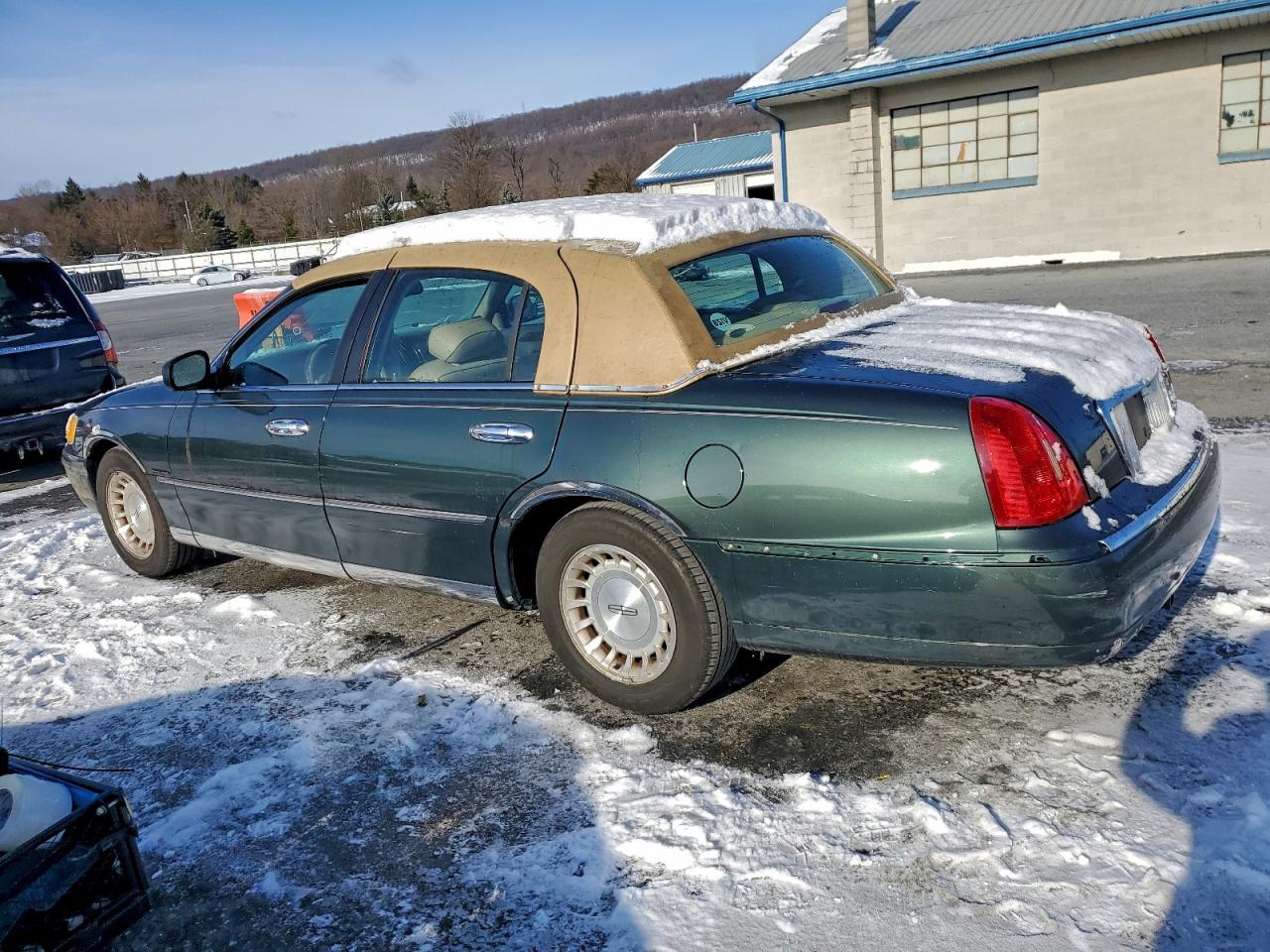 1998 LINCOLN TOWN CAR EXECUTIVE photo 2