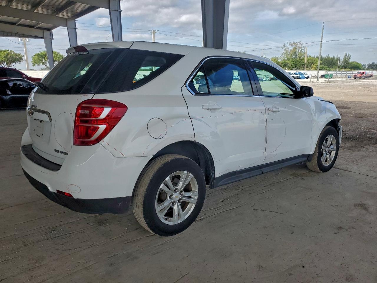 2016 CHEVROLET EQUINOX LS photo 3