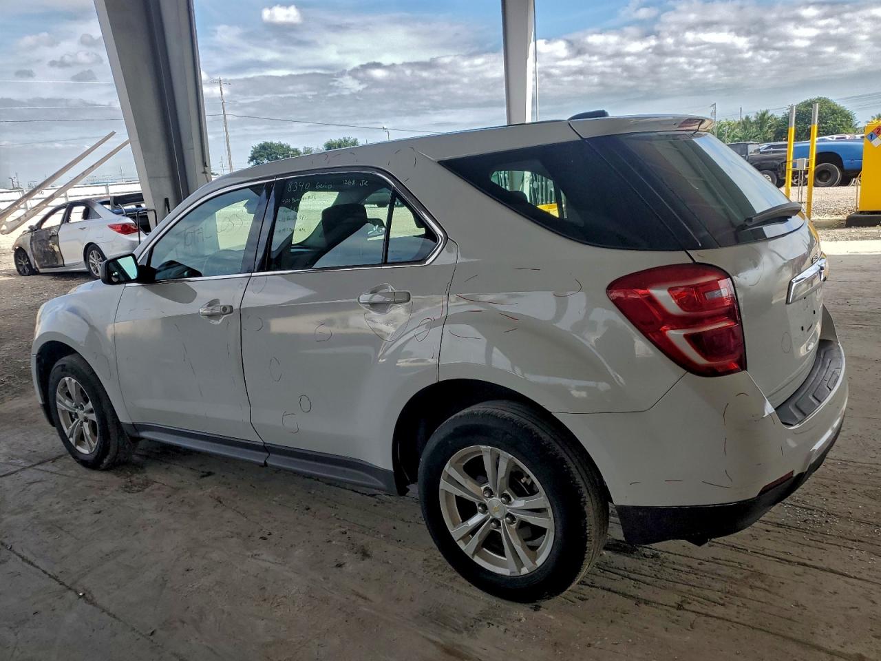 2016 CHEVROLET EQUINOX LS photo 2