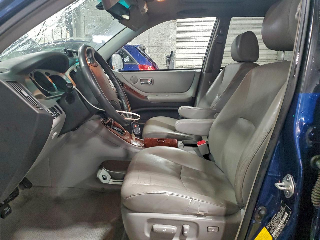 2004 TOYOTA HIGHLANDER photo 7