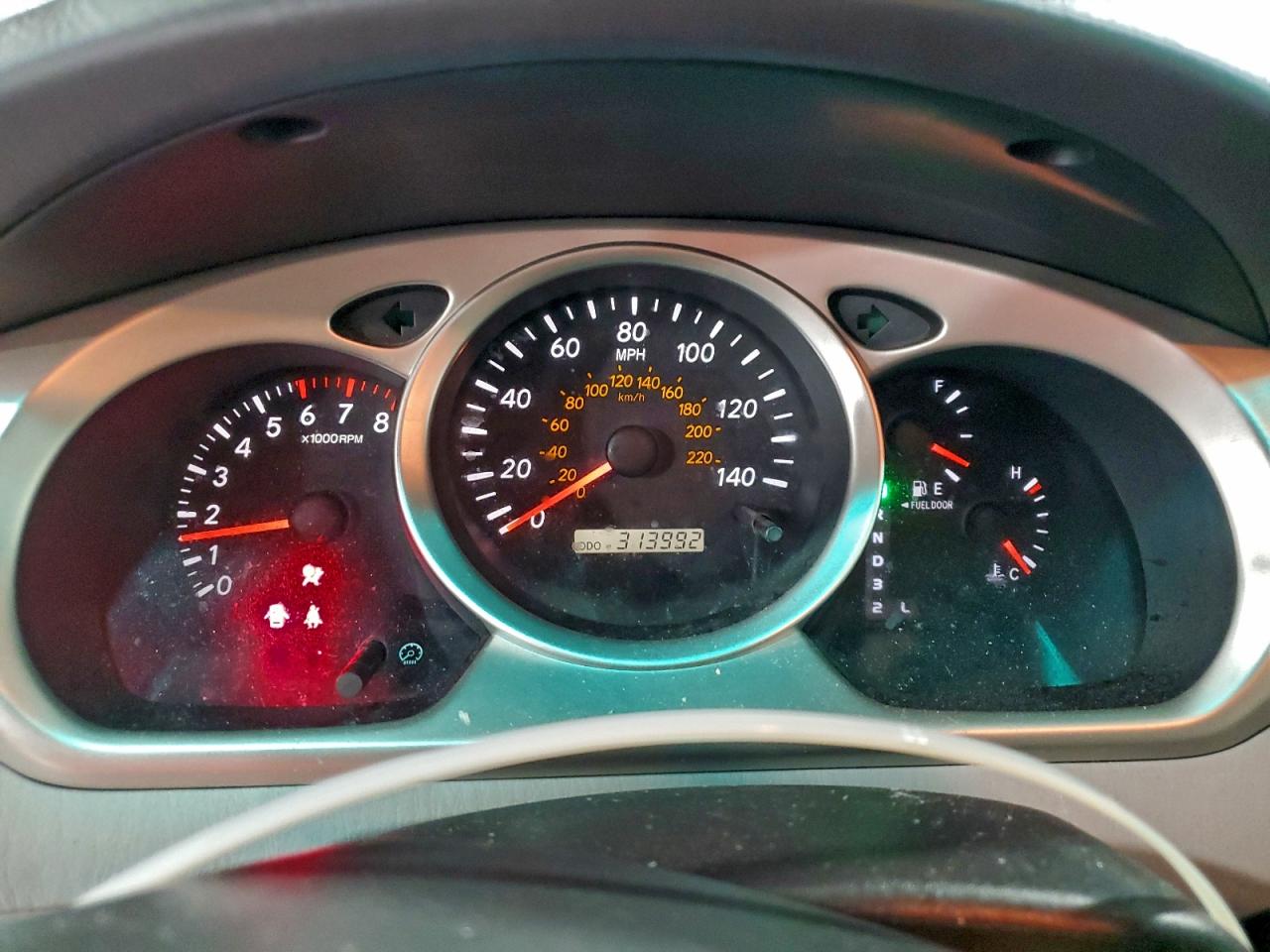 2004 TOYOTA HIGHLANDER photo 9