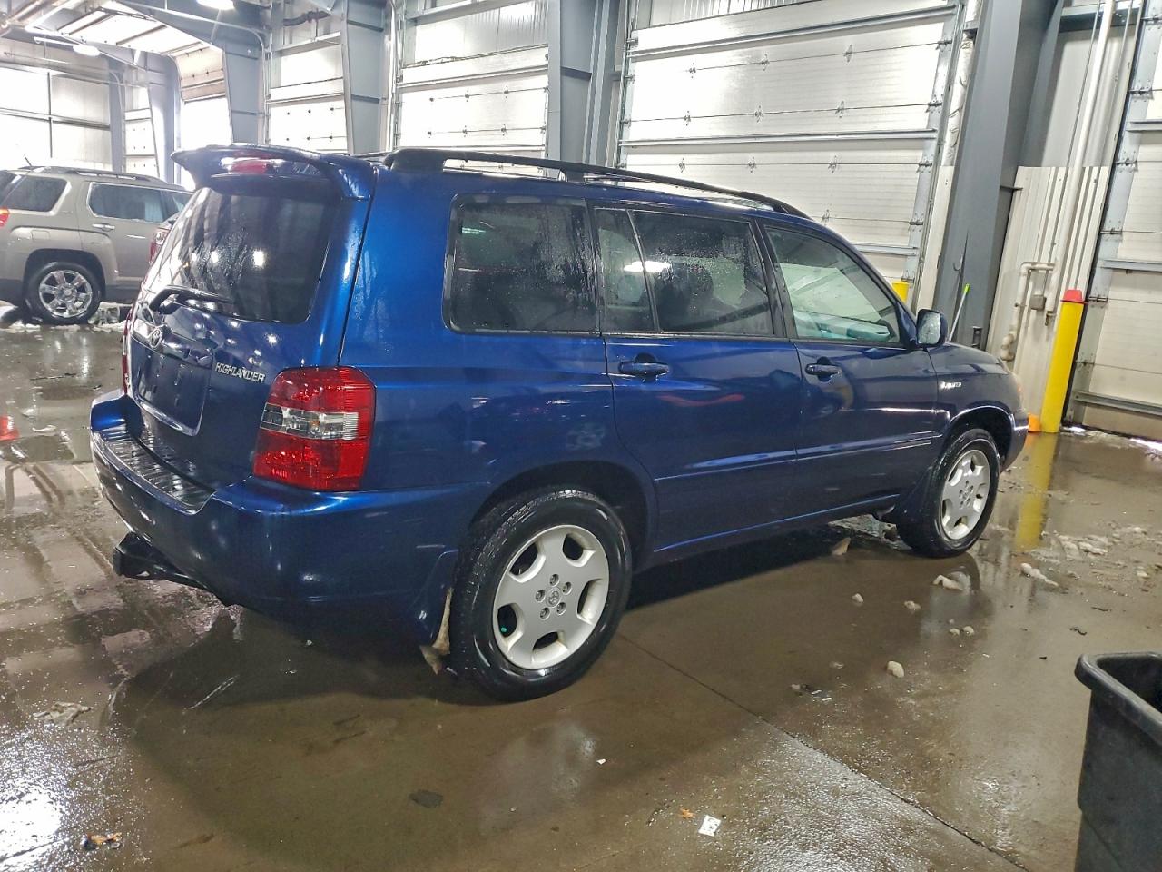 2004 TOYOTA HIGHLANDER photo 3