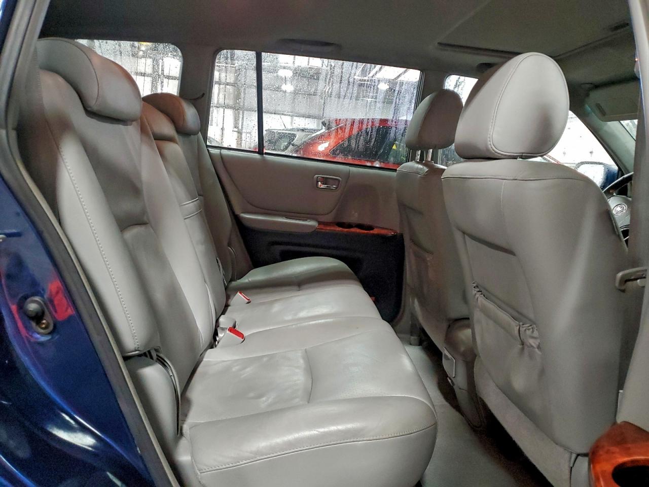 2004 TOYOTA HIGHLANDER photo 11