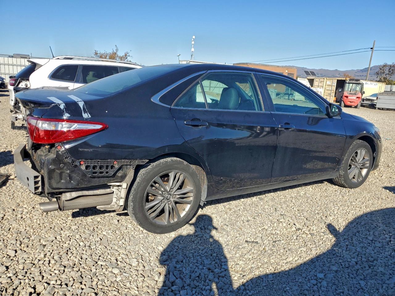 2017 TOYOTA CAMRY LE photo 3
