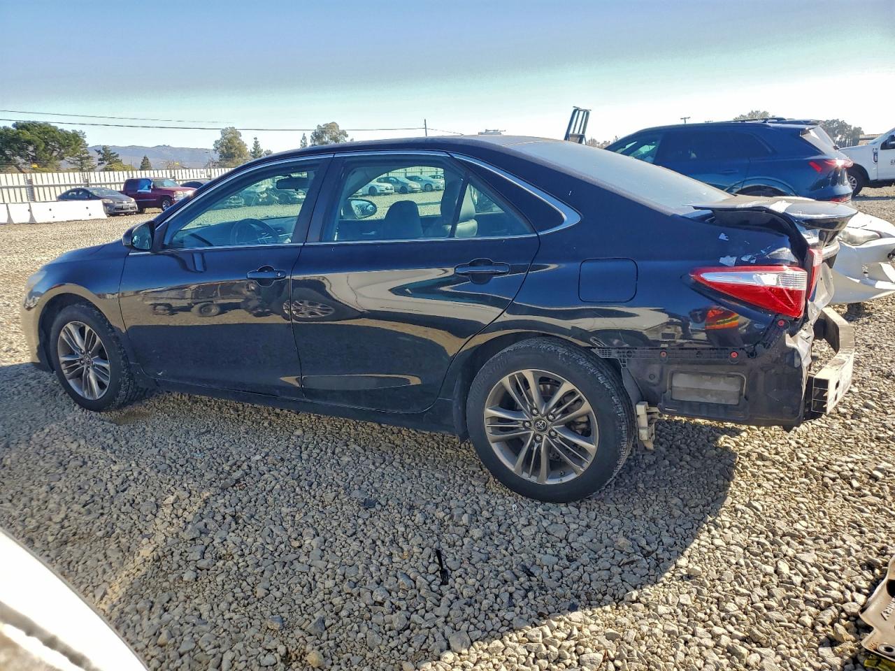 2017 TOYOTA CAMRY LE photo 2