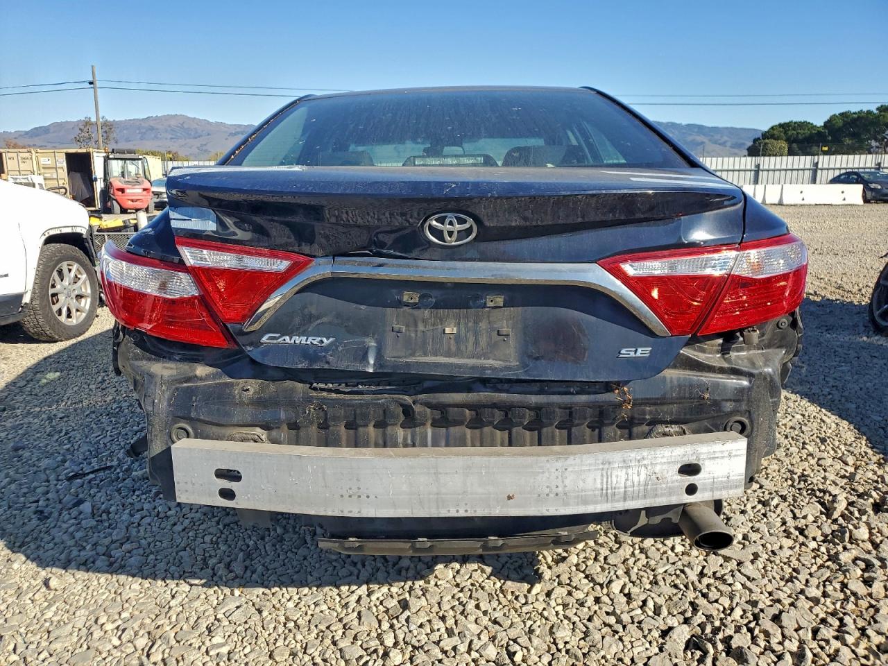 2017 TOYOTA CAMRY LE photo 6
