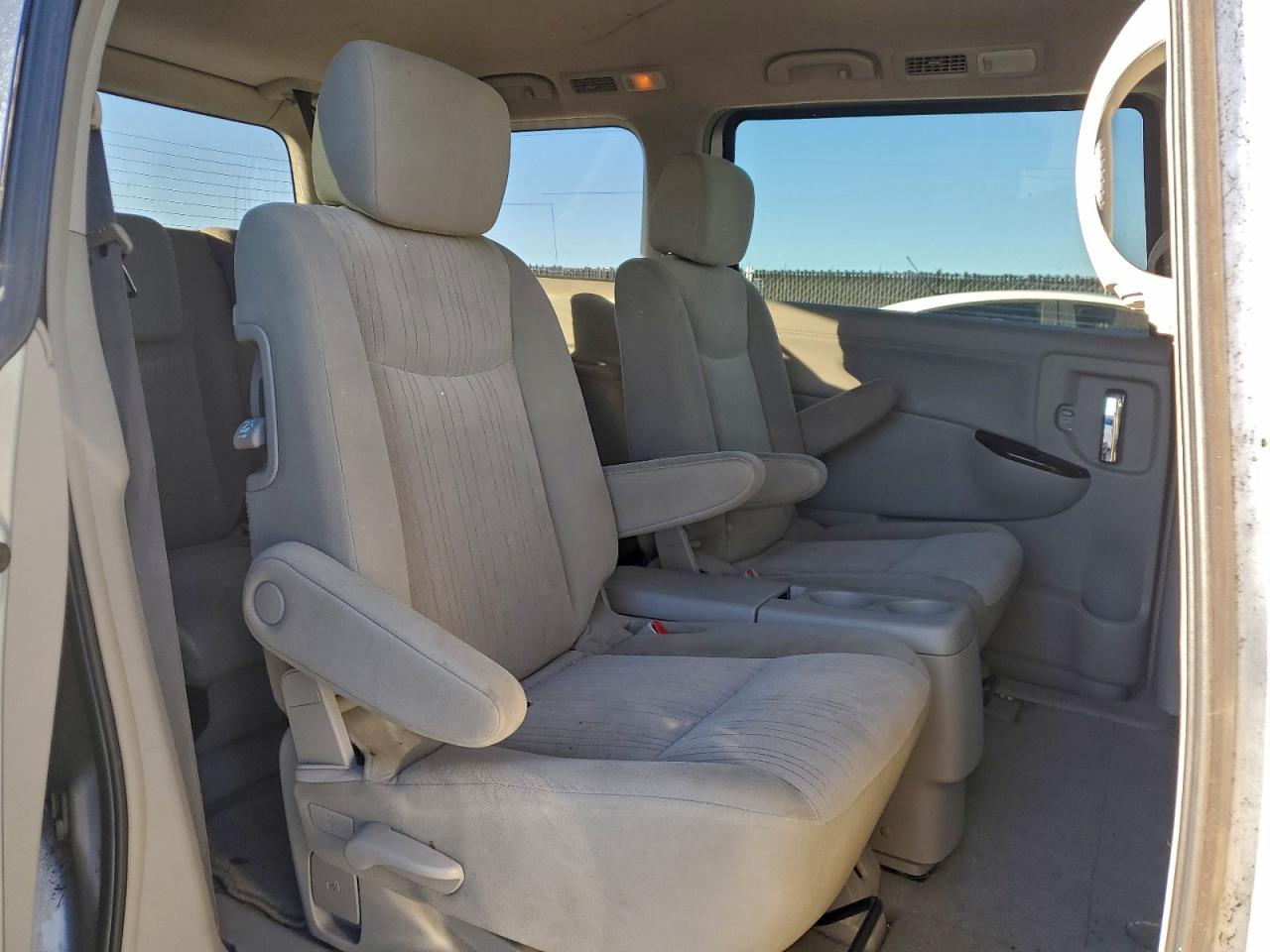 2013 NISSAN QUEST S photo 11