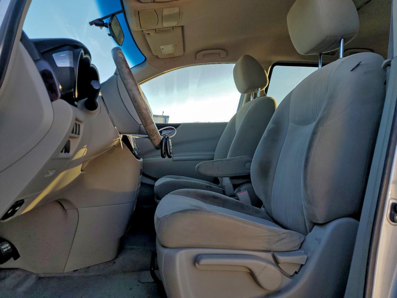 2013 NISSAN QUEST S photo 7