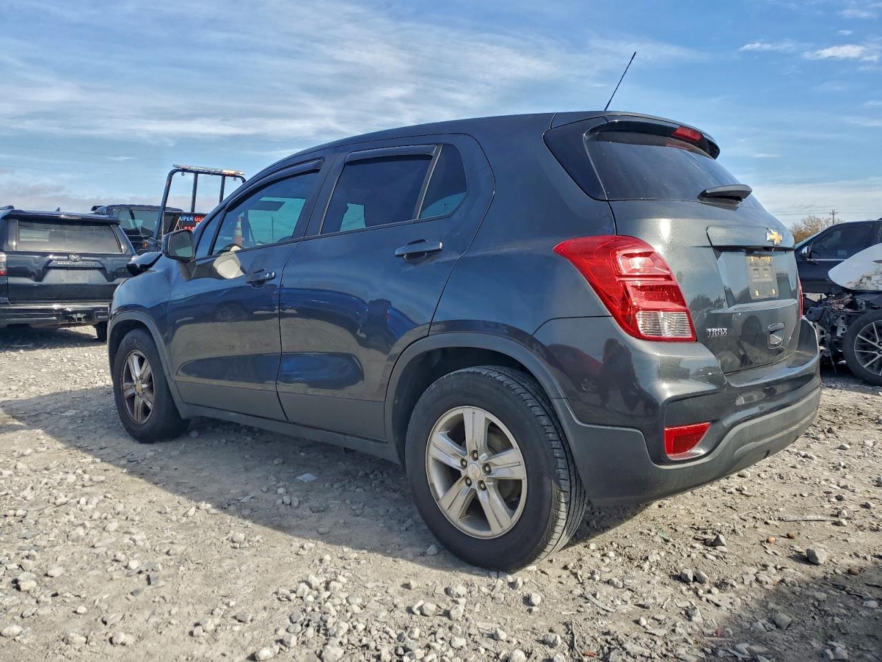 2019 CHEVROLET TRAX LS photo 3
