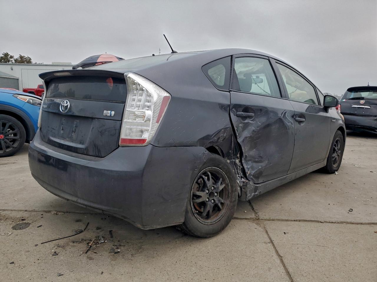 2014 TOYOTA PRIUS photo 3