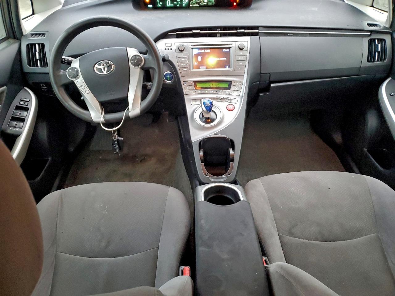2014 TOYOTA PRIUS photo 8