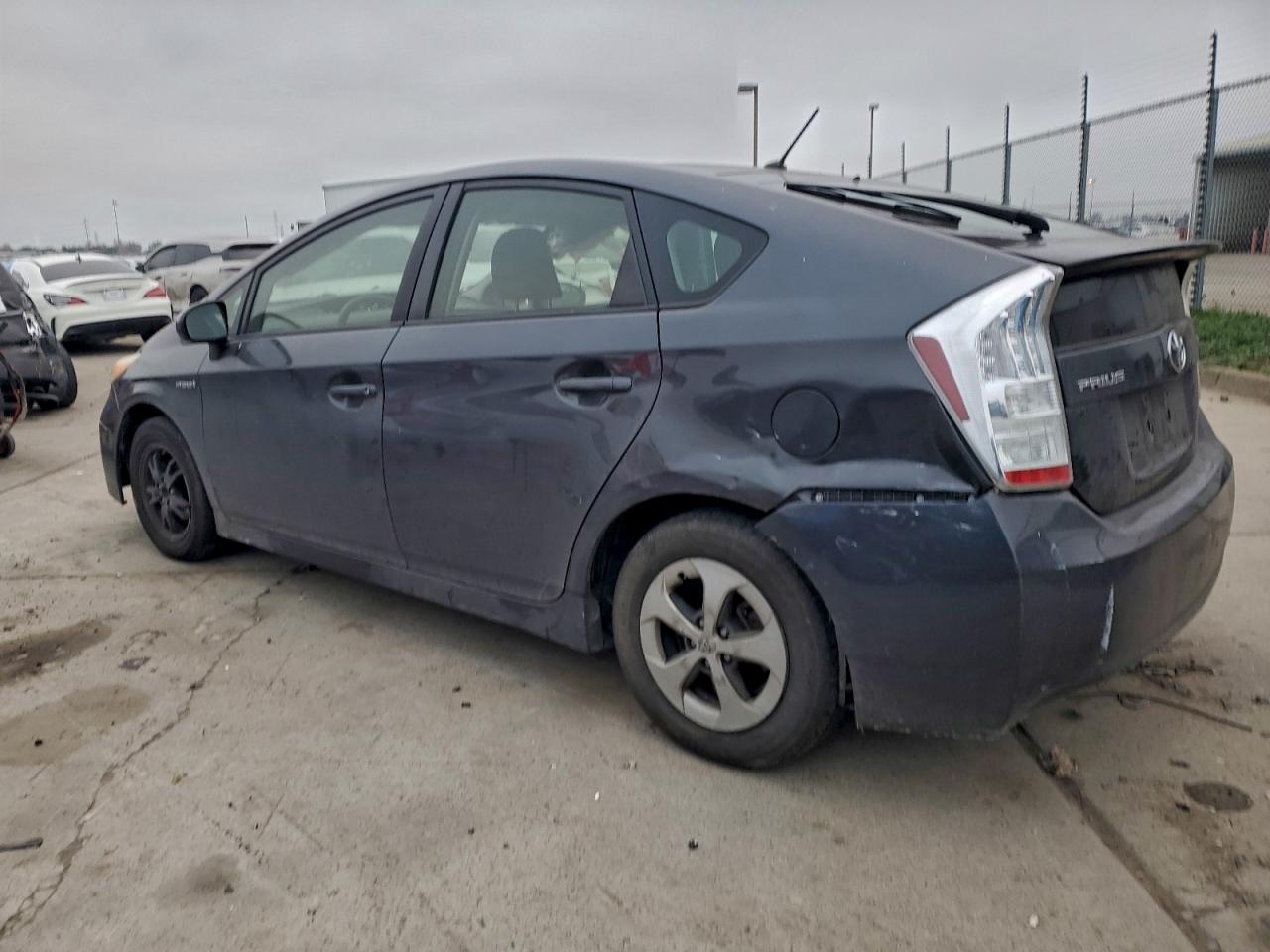 2014 TOYOTA PRIUS photo 2
