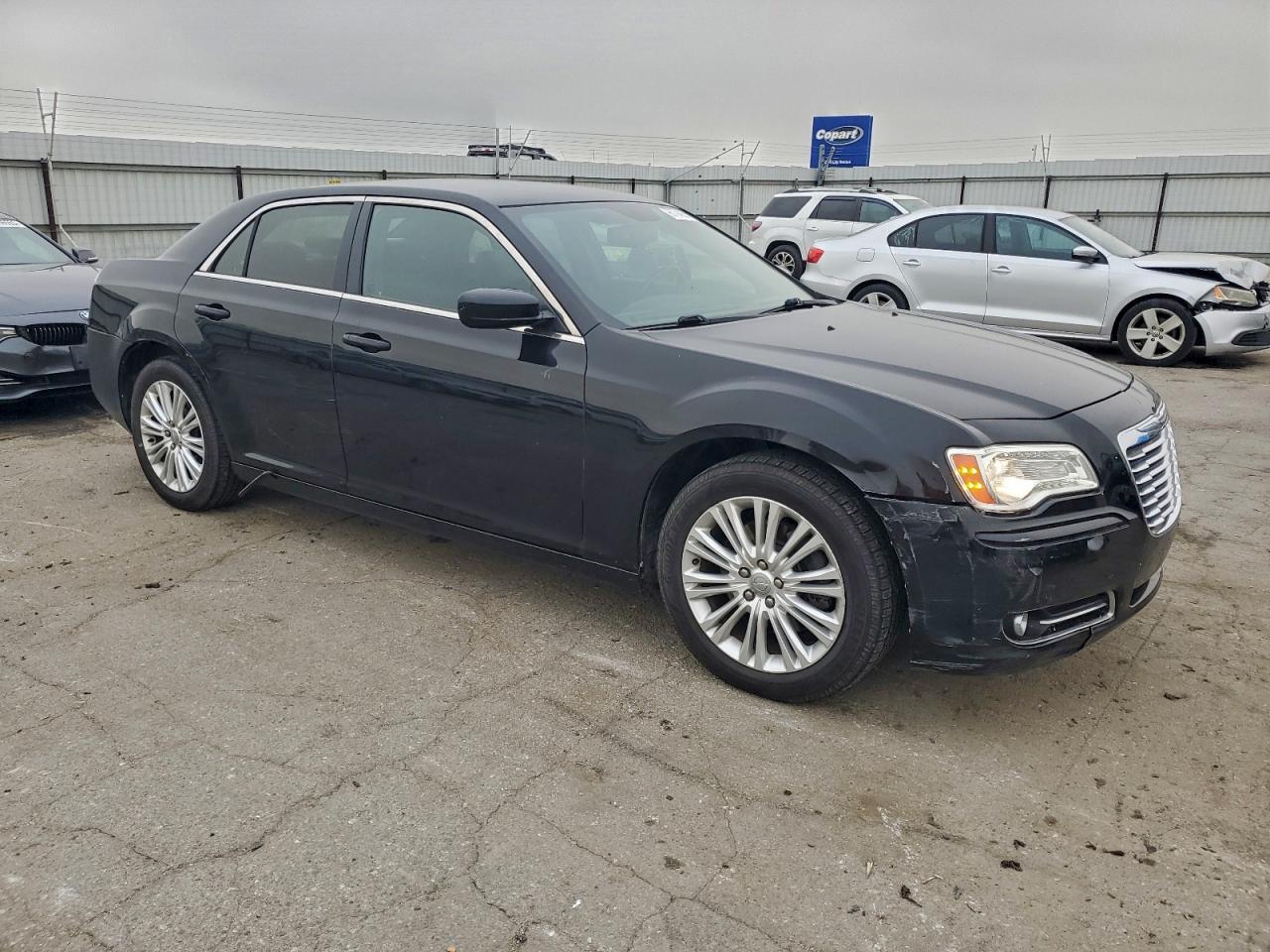 2014 CHRYSLER 300 photo 4