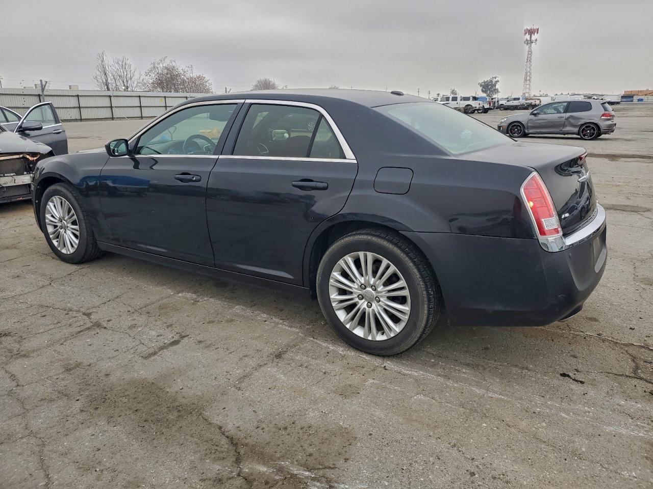 2014 CHRYSLER 300 photo 2