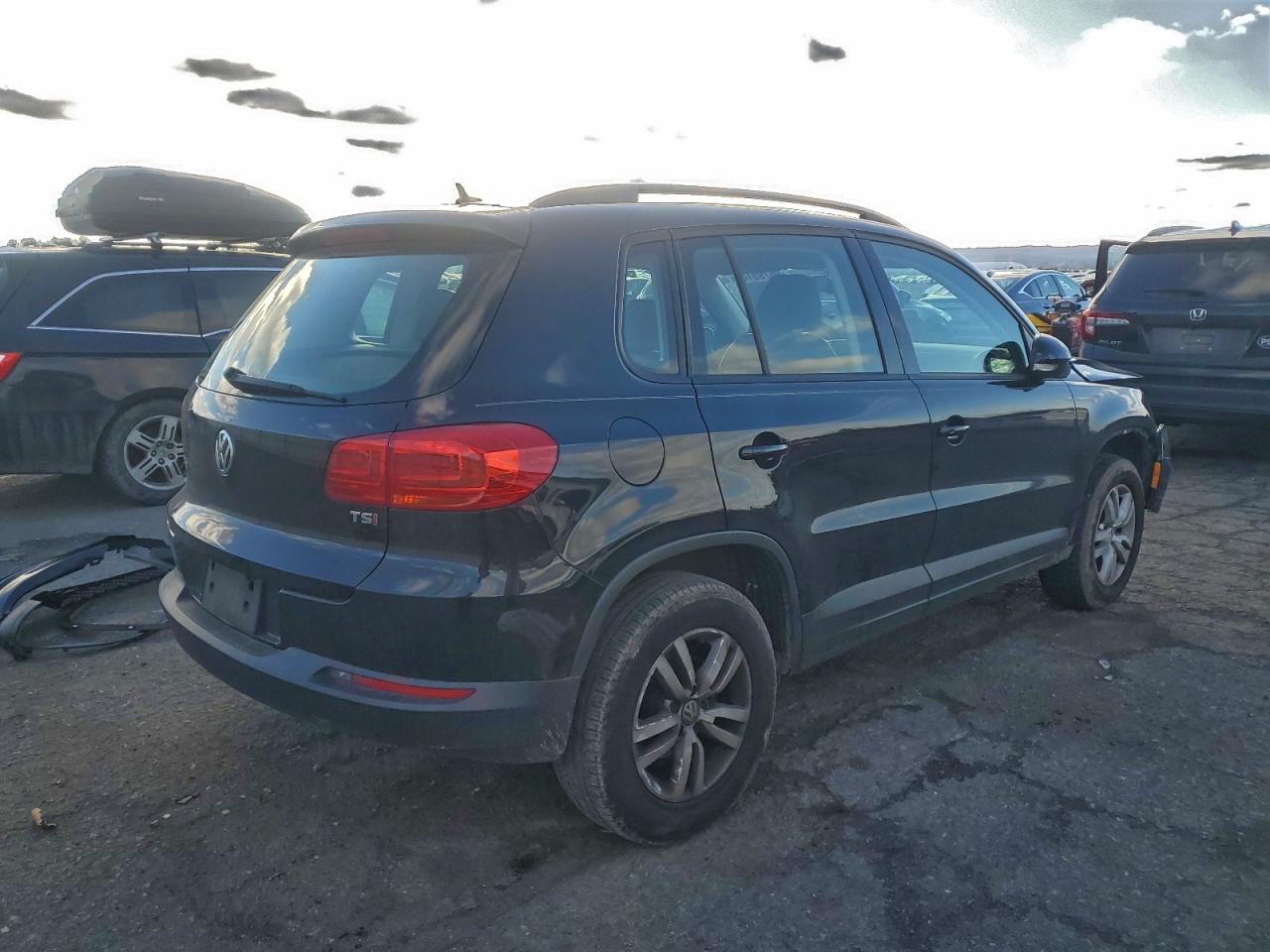 2016 VOLKSWAGEN TIGUAN S photo 3