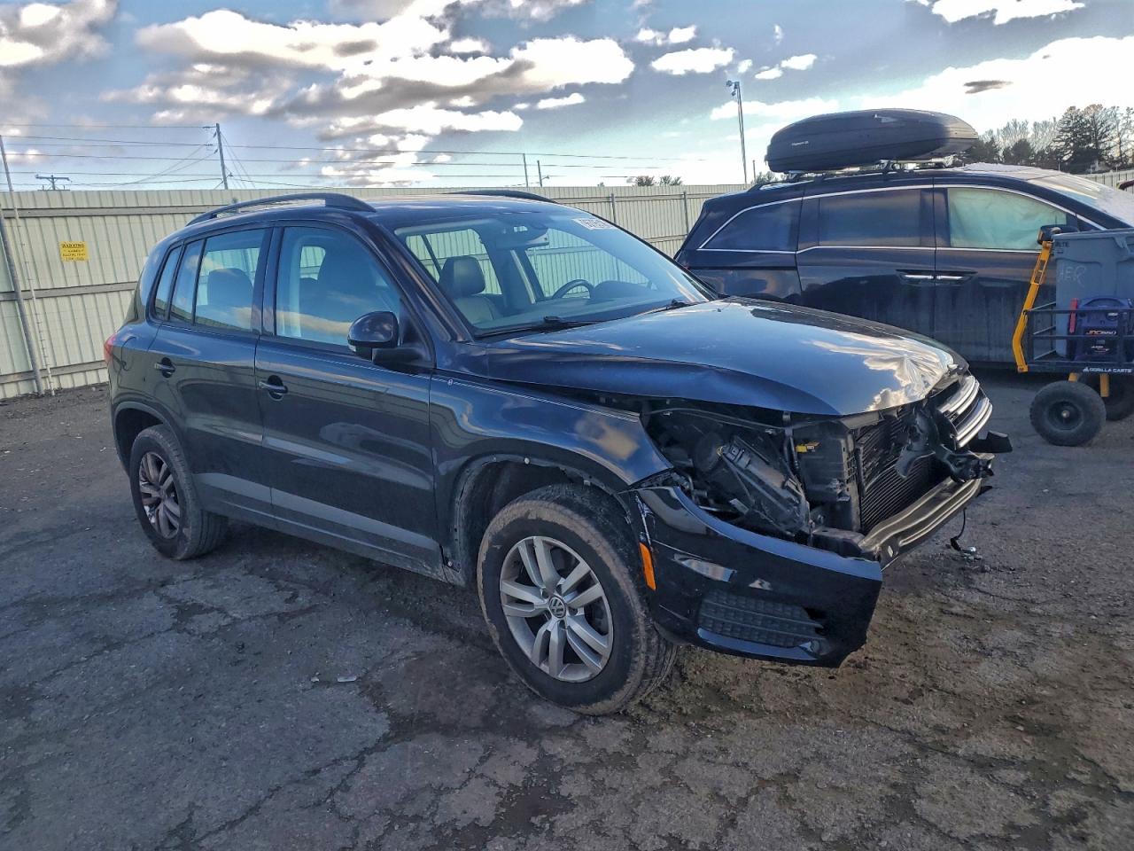 2016 VOLKSWAGEN TIGUAN S photo 4