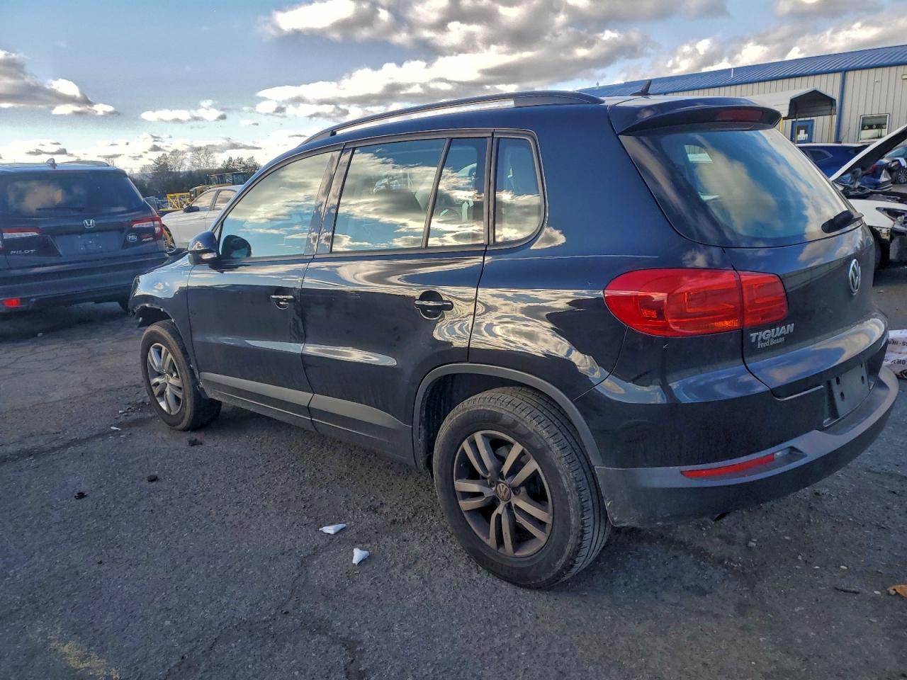 2016 VOLKSWAGEN TIGUAN S photo 2
