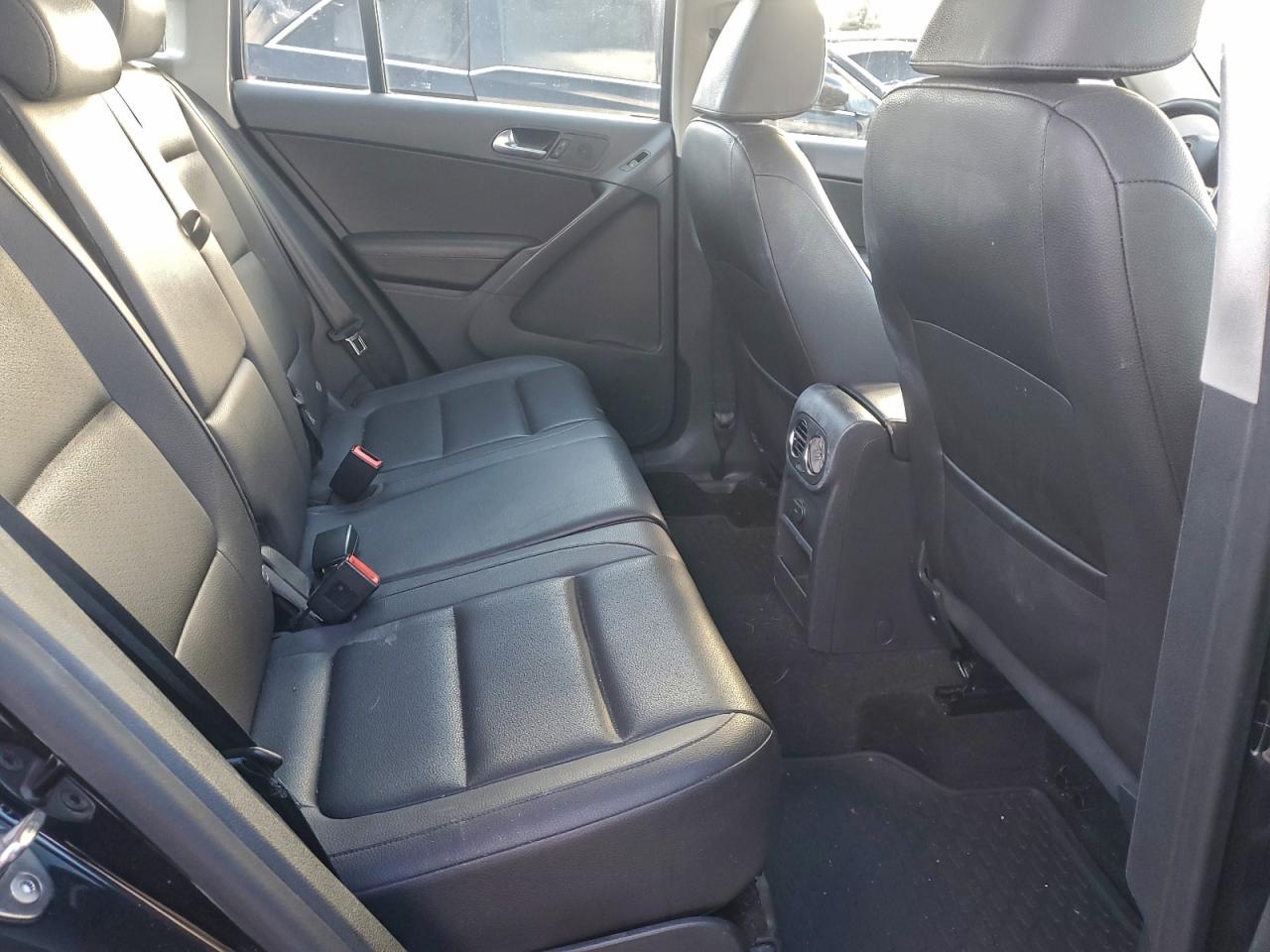 2016 VOLKSWAGEN TIGUAN S photo 11