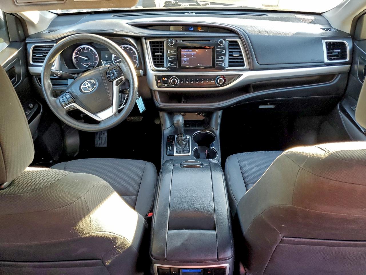 2016 TOYOTA HIGHLANDER LE photo 8