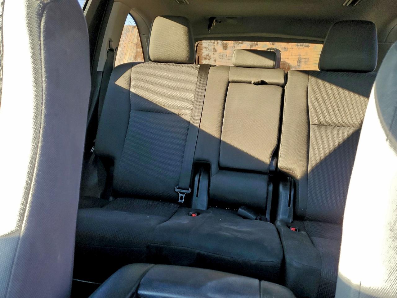 2016 TOYOTA HIGHLANDER LE photo 10