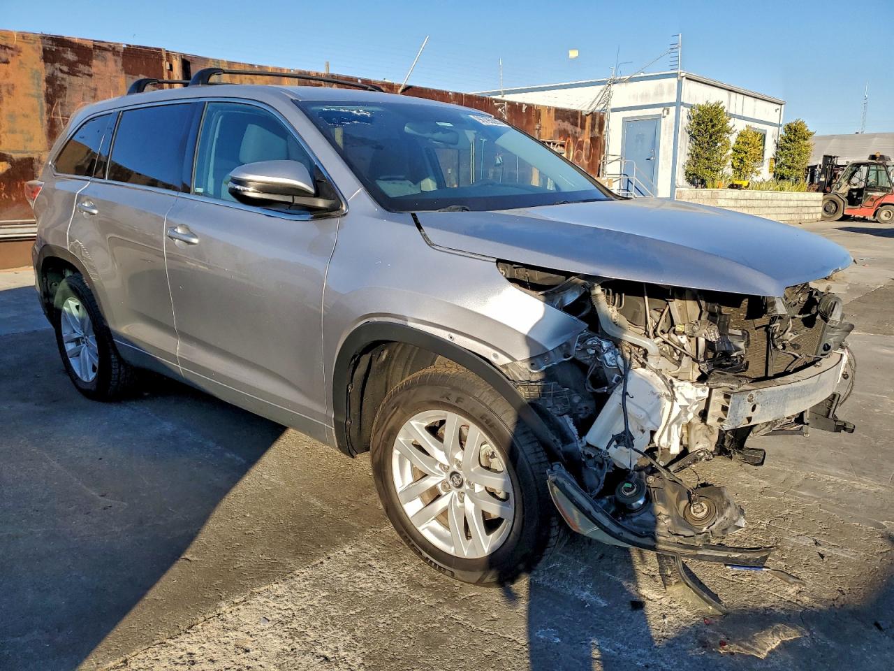 2016 TOYOTA HIGHLANDER LE photo 4