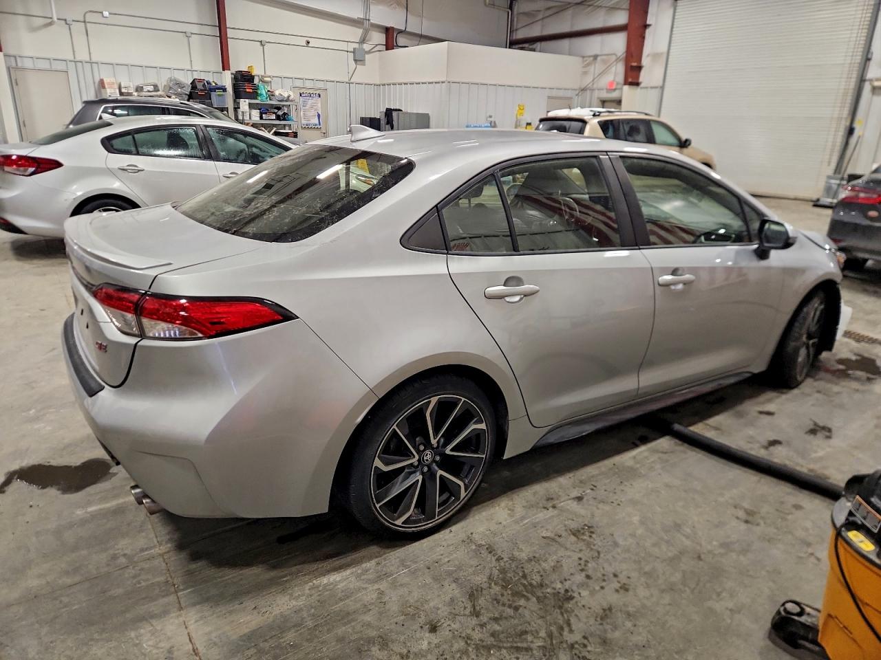 2021 TOYOTA COROLLA SE photo 3