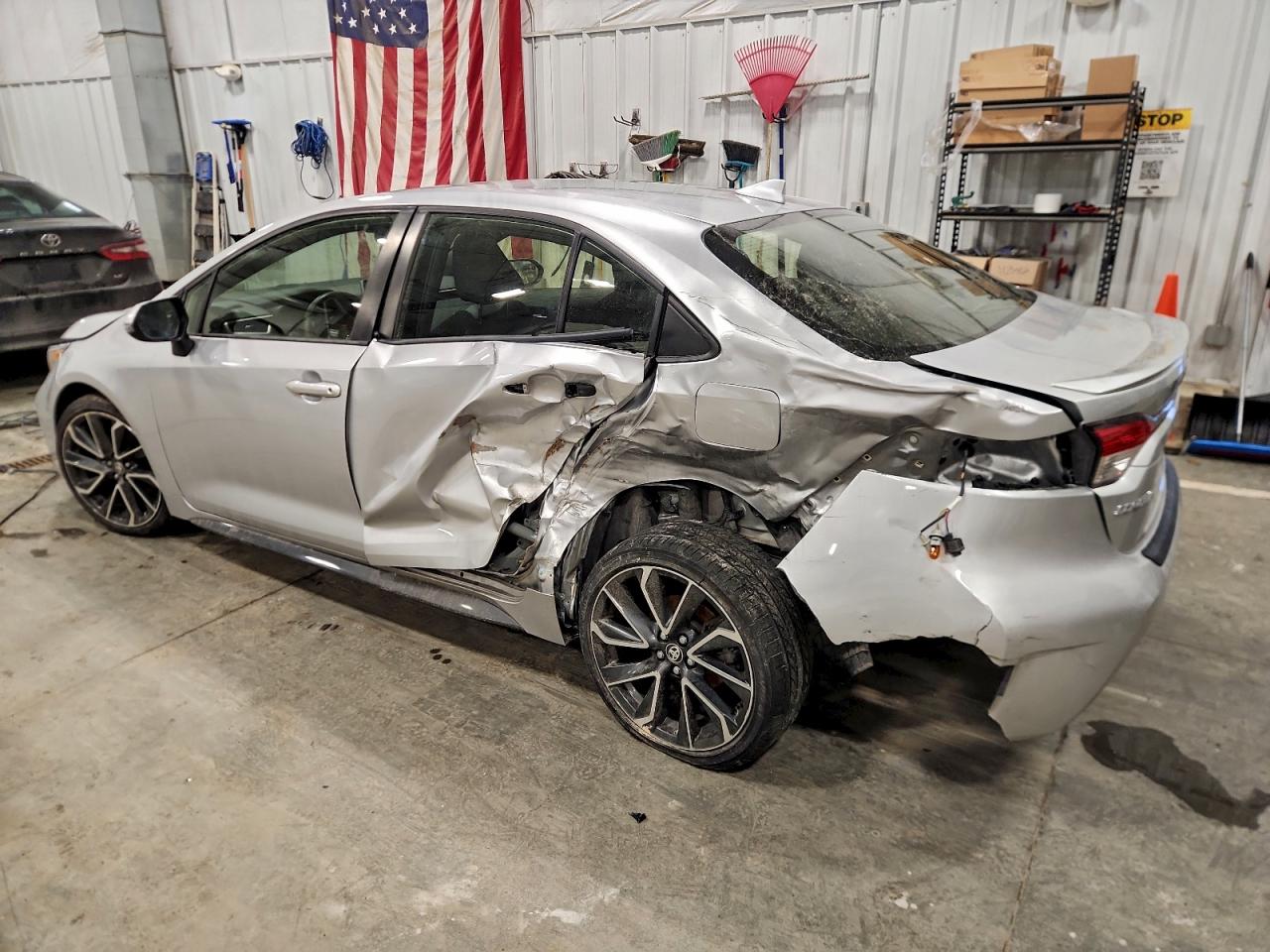 2021 TOYOTA COROLLA SE photo 2