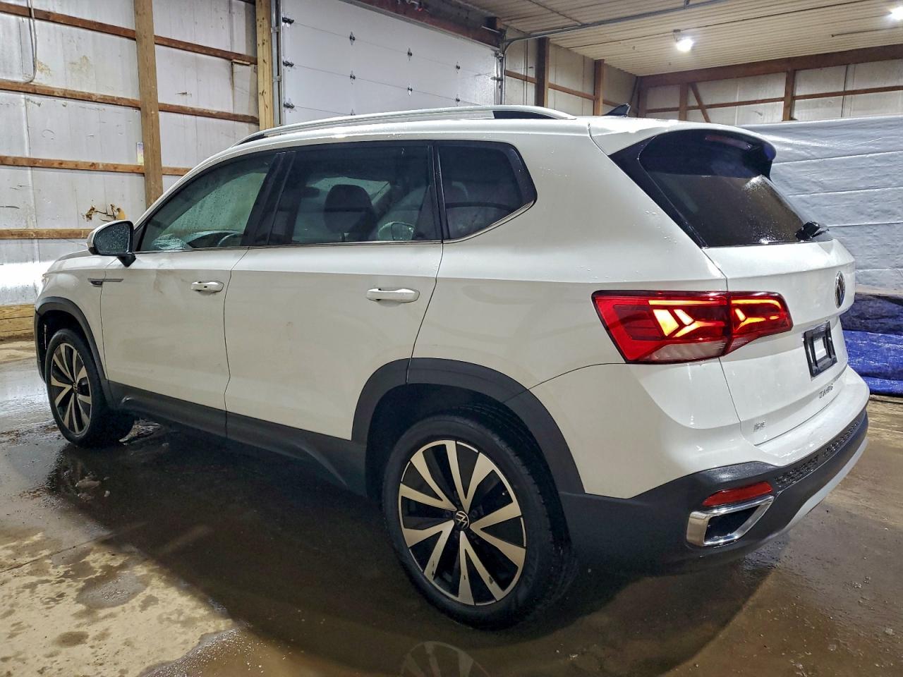 2024 VOLKSWAGEN TAOS SE photo 2
