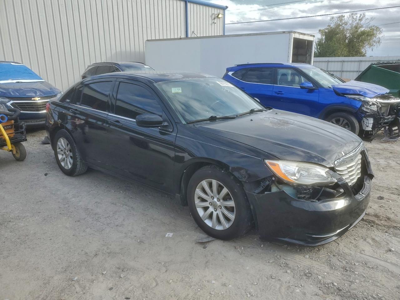 2013 CHRYSLER 200 TOURING photo 4