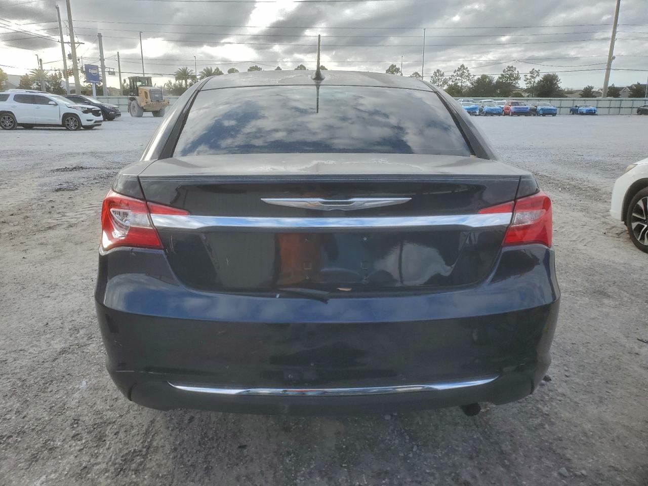 2013 CHRYSLER 200 TOURING photo 6