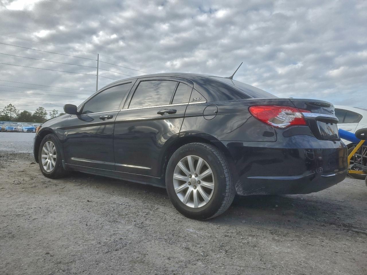 2013 CHRYSLER 200 TOURING photo 2