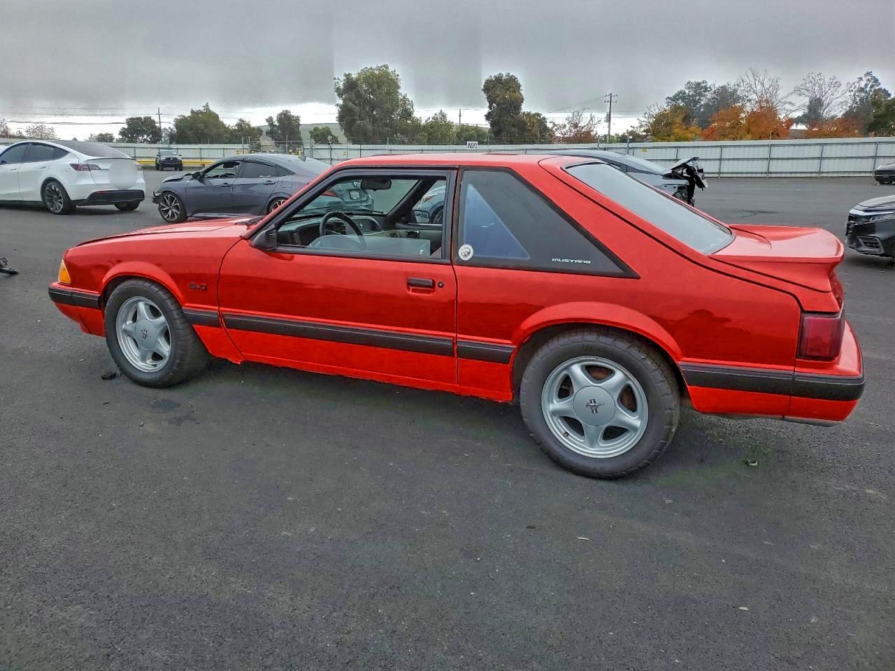 1990 FORD MUSTANG LX photo 2