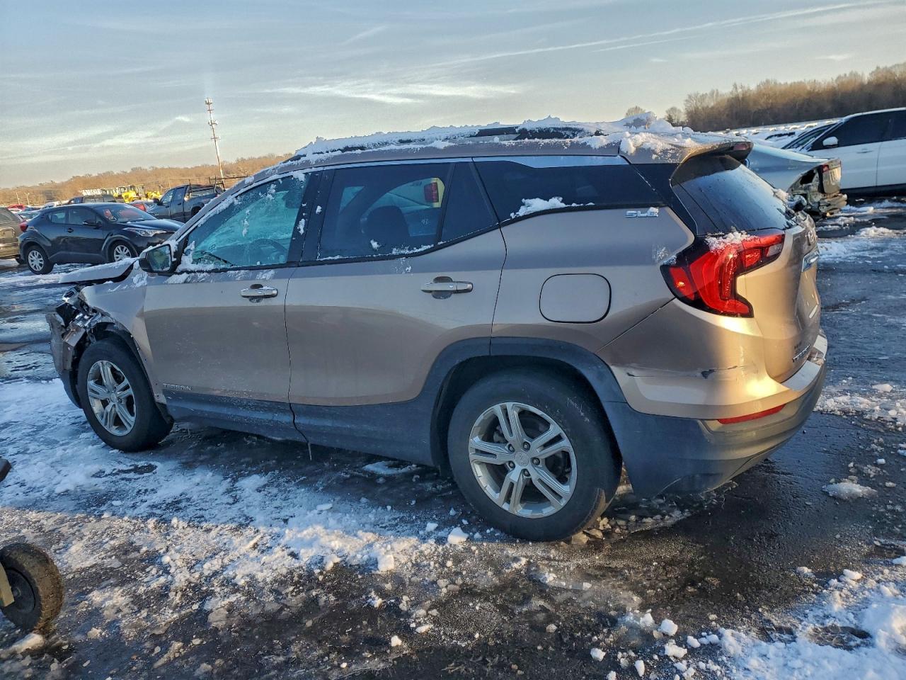 2019 GMC TERRAIN SLE photo 2