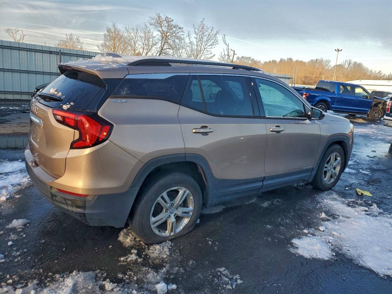 2019 GMC TERRAIN SLE photo 3