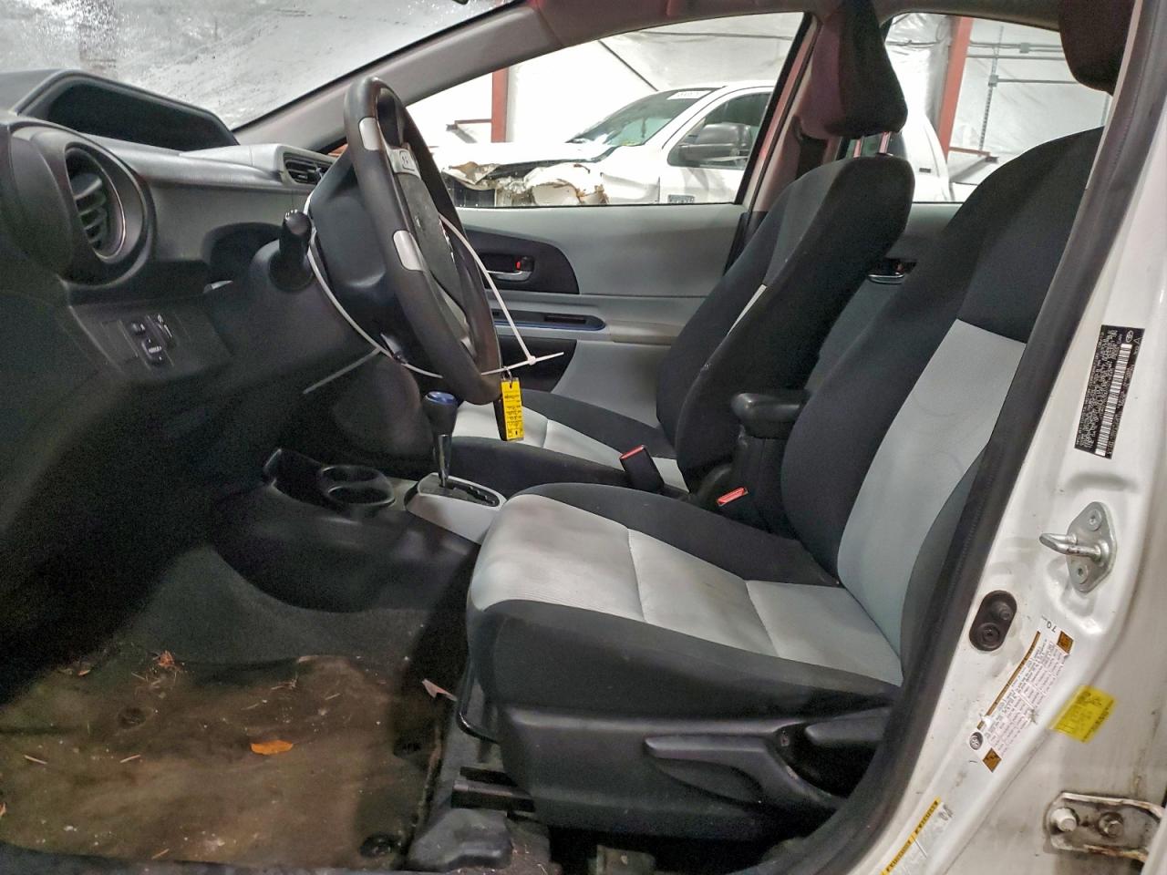 2012 TOYOTA PRIUS C photo 7
