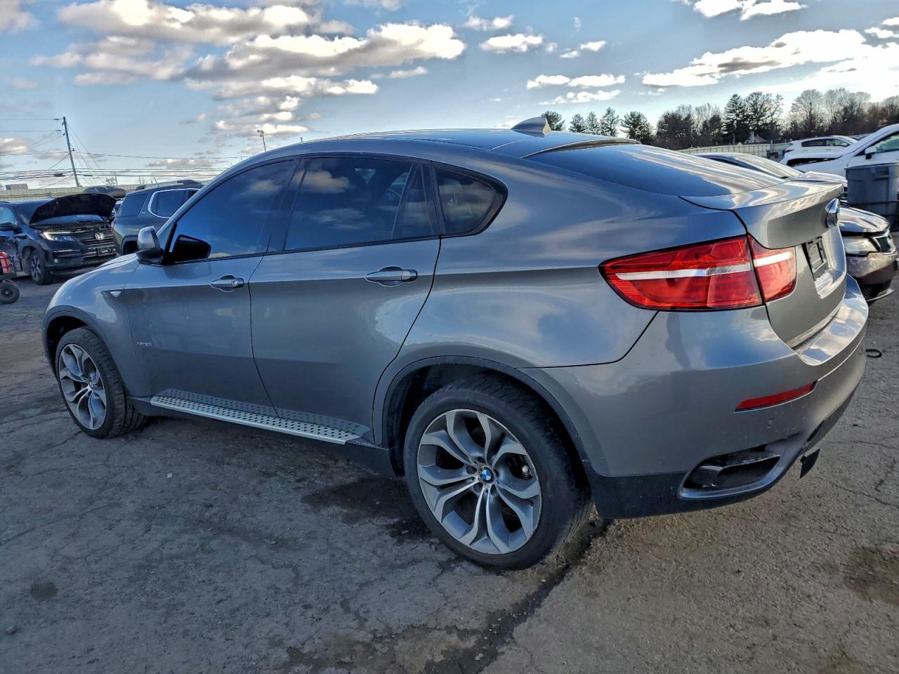 2014 BMW X6 XDRIVE50I photo 2