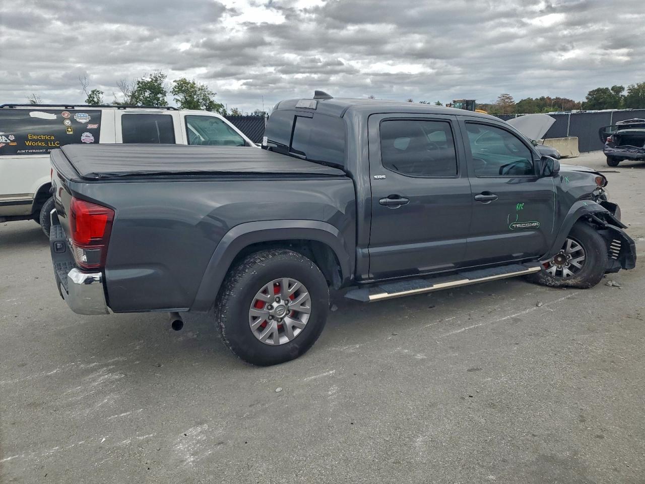 2019 TOYOTA TACOMA DOUBLE CAB photo 5