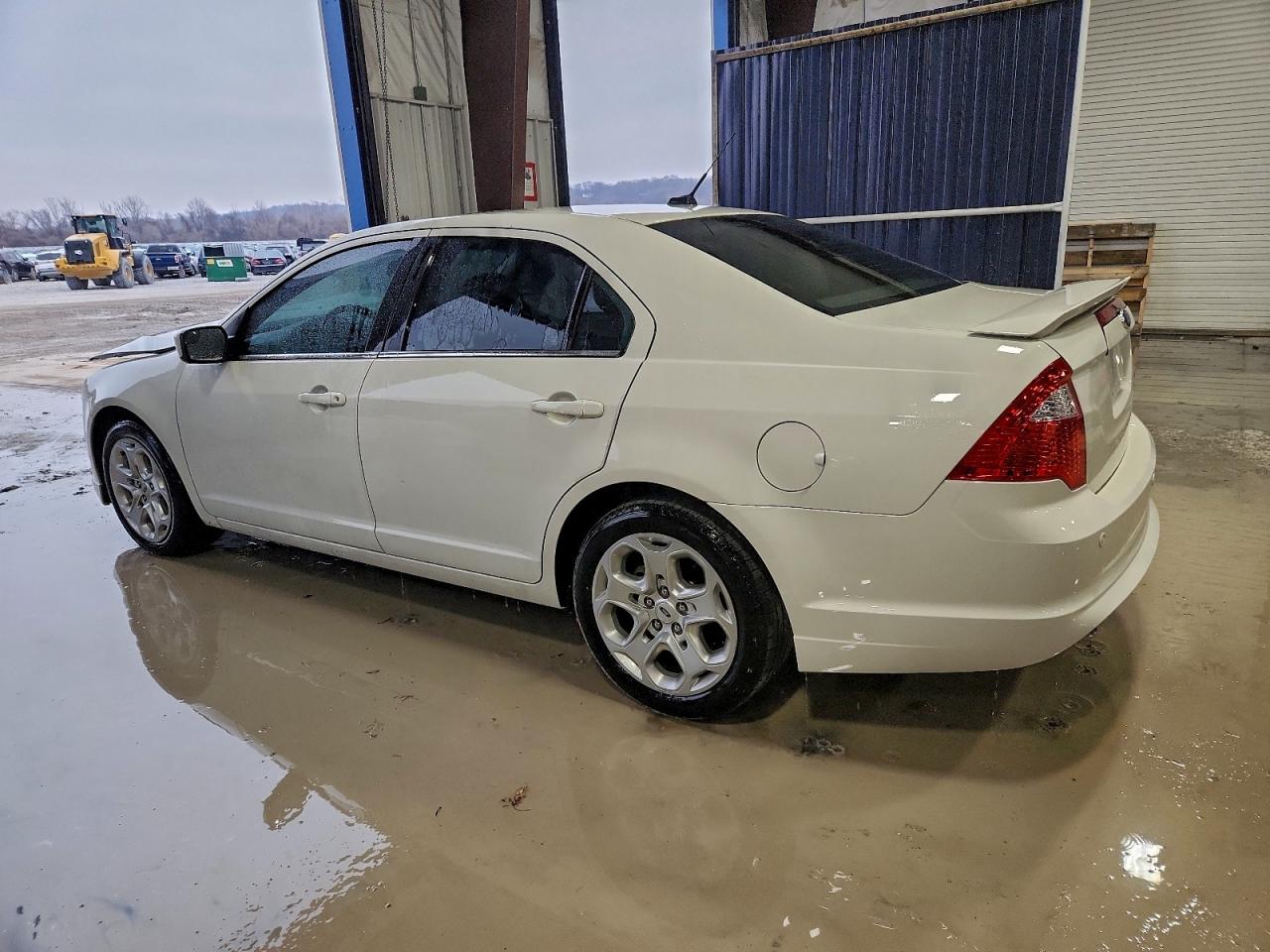 2011 FORD FUSION SE photo 2
